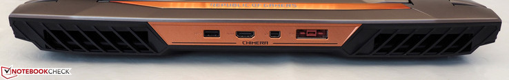 Achter: USB-A 3.0, HDMI, Mini-DisplayPort, DC-in