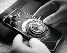 Caviar combineert een Apple iPhone met een Omega Seamaster. (Afbeeldingsbron: Caviar)