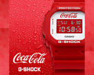De oudere Casio G-Shock x Coca Cola collab - de DW5600CC23-4, afgebeeld naast de Coca-Cola en G-Shock logo's tegen een rode achtergrond. (Afbeeldingsbron: Casio - bewerkt)