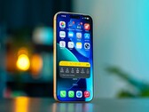 De hier afgebeelde opvolger van de iPhone 17 Pro zal naar verwachting een beter beeldscherm hebben.