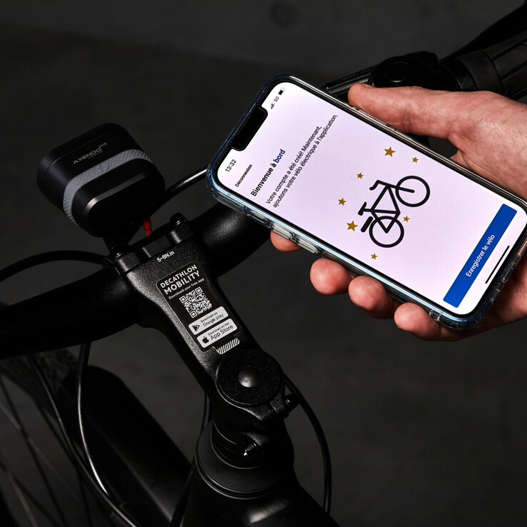 De Decathlon Elops Speed 900E elektrische stadsfiets ondersteunt smartphone connectiviteit. (Afbeeldingsbron: Decathlon)