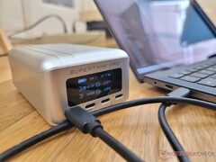 Zendure SuperTank Pro OLED powerbank kan elke USB-C laptop volledig opladen