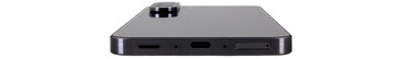 Onder: luidspreker, microfoon, USB, microfoon, SIM (bron: Daniel Schmidt)