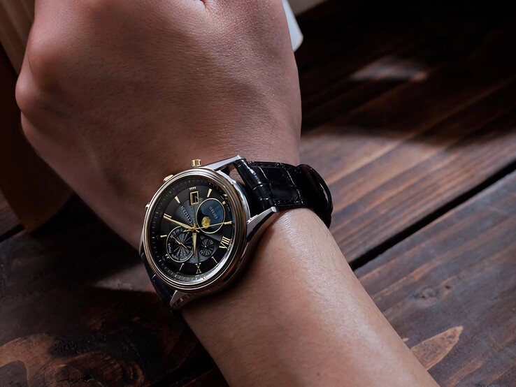 Een persoon die de Citizen Exceed Mid-Autumn Moon BY1025-17E draagt 