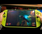 Close-up van een doe-het-zelf RTX 4090-aangedreven handheld gaming-pc waarop Cyberpunk 2077 draait. (Afbeeldingsbron: NITTRX op YouTube)