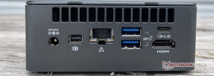 Achterzijde: DC in, Mini DisplayPort 1.4, Gigabit Ethernet, 2x USB-A 3.2 Gen 2 (10 Gbps), USB4 (20 Gbps, DisplayPort) Type-C, HDMI 2.0