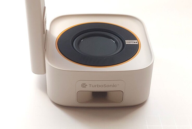 De naar boven gerichte Dolby Audio luidspreker is van alle kanten even goed te horen, terwijl het TurboSonic kanaal ervoor zorgt dat de lage tonen van beide kanten van de driver elkaar versterken. (Afbeeldingsbron: Notebookcheck)