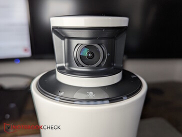 Een van de twee camera's bovenaan de 