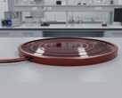 Een conceptuele afbeelding van een cirkelvormig zonnepaneel op een laboratoriumtafel (Afbeeldingsbron: AI-gegenereerde afbeelding)