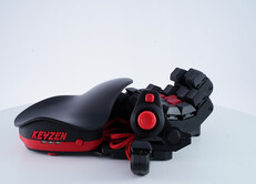 Azeron Keyzen met rode accenten. (Afbeeldingsbron: Azeron)