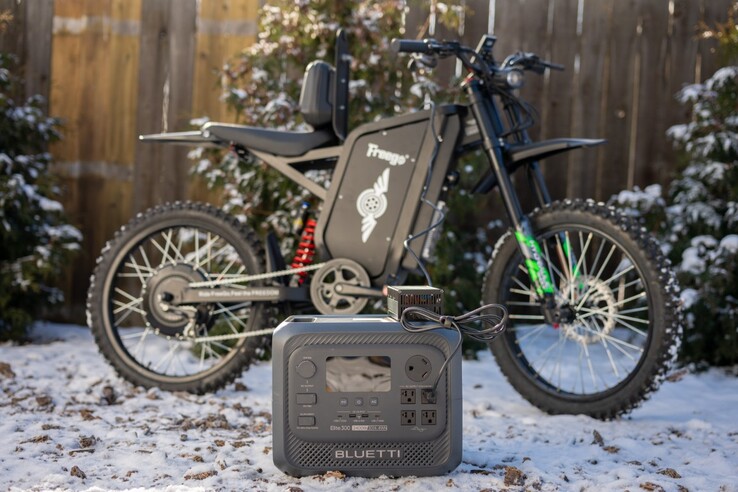 De Bluetti Elite 300 kan tot 11 apparaten tegelijk opladen