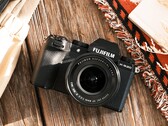 De X-S20 van Fujifilm heeft bij een aantal recensenten een blijvende indruk achtergelaten dankzij zijn compacte prestaties. (Afbeeldingsbron: Fujifilm)