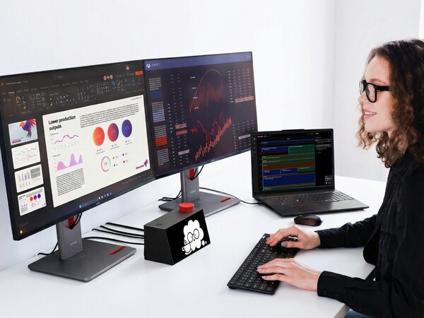 Het concept van de Lenovo AI Work Companion doet ook dienst als pc-hub voor het aansluiten van apparaten en randapparatuur.