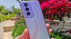 De Reno12 Pro. (Afbeelding bron: Notebookcheck)