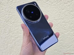 De Vivo X200 FE wordt aangedreven door een MediaTek SoC van het laatste gen, in tegenstelling tot de Vivo X200 Pro die hier is afgebeeld (bron: Notebookcheck)