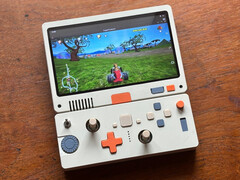 De pilet kan ook worden gebruikt als gaming-handheld (Afbeelding bron: soulscircuit)