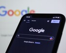 Smartphone met de Google-zoekpagina voor een scherm met het Google-logo