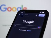 Smartphone met de Google-zoekpagina voor een scherm met het Google-logo