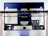 Het moederbord van de Apple iMac is ronduit klein vergeleken met de grootte van de behuizing. (Afbeelding: iFixit)
