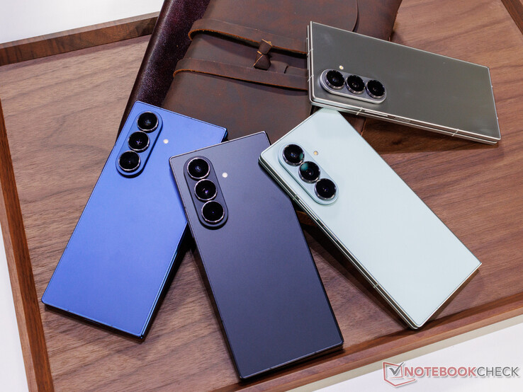 De Galaxy Z Fold7 in zijn vier lanceringskleuropties. (Afbeelding bron: Notebookcheck)