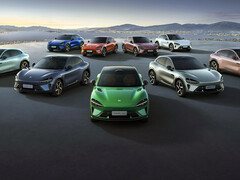 De Xiaomi YU7 elektrische SUV familie in alle uitvoeringen en kleuren. (Afbeeldingsbron: Xiaomi)