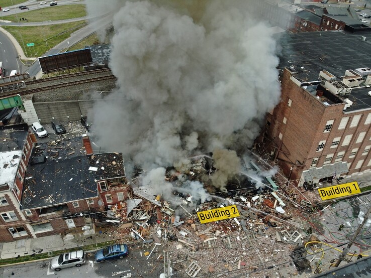 Bij de gaslekkage-explosie in de R.M. Palmer Chocolate Factory vielen 7 doden en 10 gewonden (Bron: Western Berks Fire Dept.)