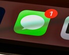 De Messages-app van Apple, waarvan het pictogram hiernaast is afgebeeld, voegt een nieuwe schakelaar toe waarmee de dicteerknop in het tekstveld kan worden verborgen.