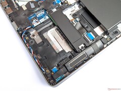 Dell Breedtegraad 15 5510 - SATA-baai wordt geblokkeerd door M.2-schijf