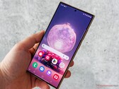 De Samsung Galaxy S24 Ultra gaat nauwelijks half zo lang mee als zijn voorganger in sociale media-apps. (Afbeelding: Notebookcheck)