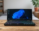 Het Kickstarter-concept van Keebmon combineert een Ryzen AI 9 HX 370 PC, een 13-inch ultrawide touchscreen en een hot-swappable mechanisch toetsenbord in één opvouwbaar apparaat