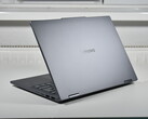 Voorzichtig met de betaalbare variant: Convertible laptop Lenovo IdeaPad 5 2-in-1 toont risico's van goedkopere configuraties (afgebeeld: Lenovo IdeaPad 5 2-in-1 14AKP10, afbeeldingsbron: Benjamin Herzig/Notebookcheck)