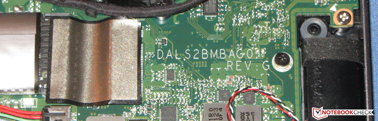 Een tweede NVMe SSD (M.2-2242) kon worden geïnstalleerd.