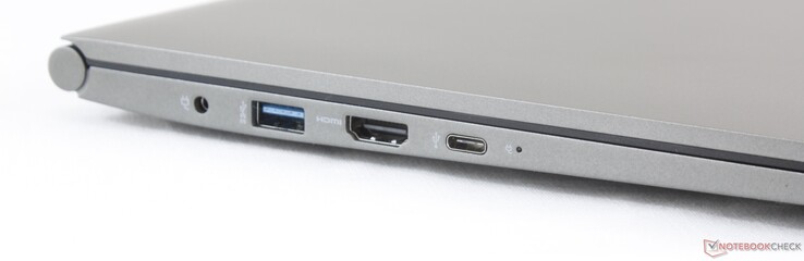 Linkerkant: stroomadapter, USB 3.1 Type-A, HDMI 1.4, USB Type-C + Thunderbolt 3