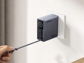 De Nexode Pro 160W-oplader met een intrekbare USB-C-kabel