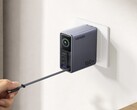 De Nexode Pro 160W-oplader met een intrekbare USB-C-kabel