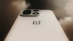 De OnePlus 15 in de kleur Sand Dune. (Afbeeldingsbron: OnePlus)