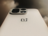 De OnePlus 15 in de kleur Sand Dune. (Afbeeldingsbron: OnePlus)