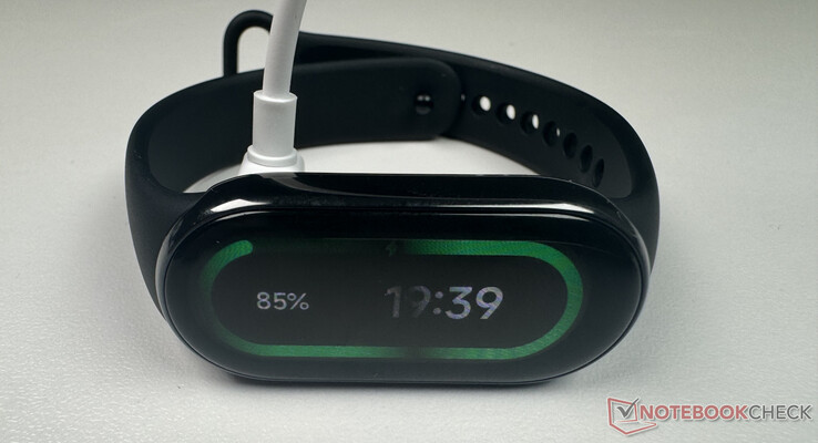 Xiaomi Smart Band 8 opladen