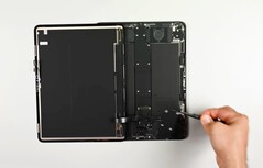 De iPad Pro zou eenvoudig te repareren kunnen zijn, maar het is allesbehalve eenvoudig om het scherm te verwijderen (Afbeelding bron: iFixit)
