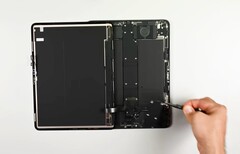 De iPad Pro zou eenvoudig te repareren kunnen zijn, maar het is allesbehalve eenvoudig om het scherm te verwijderen (Afbeelding bron: iFixit)