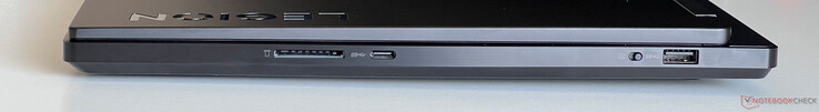 Rechts: SD-kaartlezer USB-C 3.2 Gen.1 (5 GBit/s, DisplayPort ALT modus 1.4, Power Delivery), webcam eShutter, USB-A 3.2 Gen.1 (5 GBit/s)