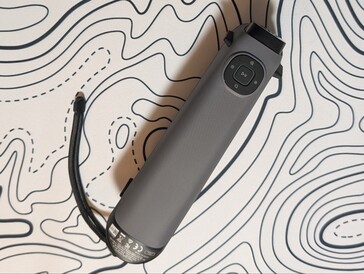 Sermoon S1 achterkant met startknop en knoppen om licht + helderheid aan te passen