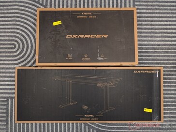 Twee van de drie dozen waarin de DXRACER Tidal wordt geleverd.