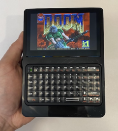 De Bumble-Berry-Pi maakt gebruik van kant-en-klare onderdelen en minimale 3D-printing om een geweldig uitziende en functionele palmtop te maken (Afbeelding Bron: Samcervantes via Github)