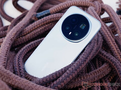 De Magic 8 Pro begint bij ongeveer $1.113 in Maleisië. Afgebeeld: de achterkant van de telefoon. (Afbeeldingsbron: Notebookcheck)