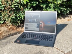 Lenovo ThinkPad P14s Gen 6 AMD in het zonlicht (beeldbron: Benjamin Herzig)