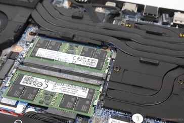 Toegankelijke 2x SODIMM DDR5-sleuven tot 32 GB elk