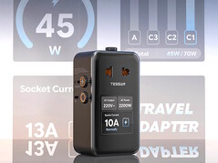 De Tessan Aero 70 Smart Travel Adapter geeft oplaad- en voedingsinformatie weer op het LCD-scherm met meerdere schermen.