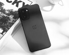 De Ace 6T wordt op de wereldmarkt gelanceerd als de OnePlus 15R. Afgebeeld: de zwarte kleurvariant van de telefoon. (Afbeeldingsbron: 瘦子說 via OnePlus)