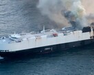 Vrachtschip Morning Midas in brand 300 mijl (482,8 kilometer) ten zuiden van Adak, Alaska (Beeldbron: U.S. Coast Guard)